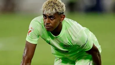 هانسي فليك يوجه رسالة حادة بشأن شكاوى إصابة لامين يامال